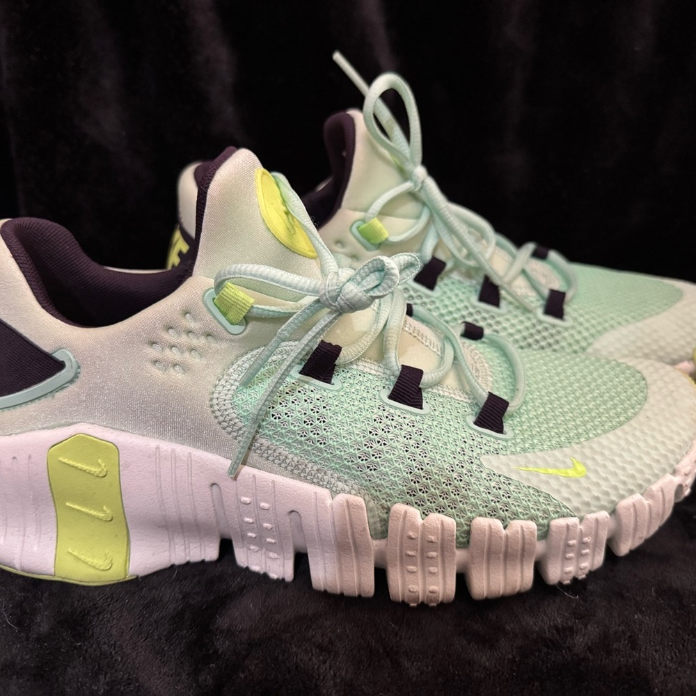 Nike Womens Metcon - Picture 3 of 6